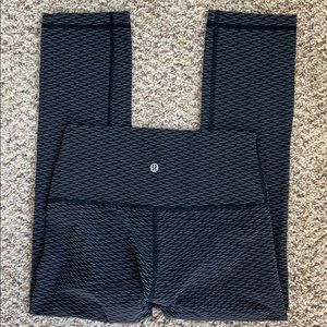 Lululemon Wunder Under Luxtreme Crops Sz 6